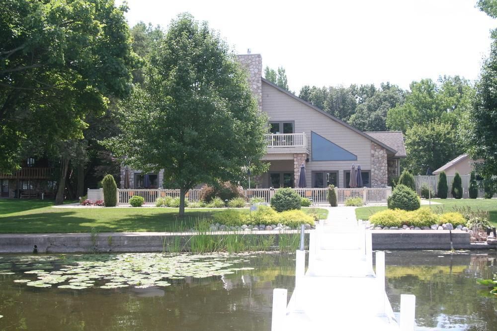 Adams Lake Pub: 5365 E 620 S, Wolcottville, IN 46795
